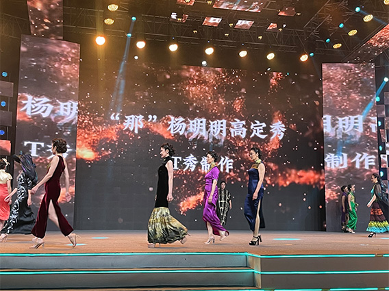 東田之星學(xué)校助力楊明明高定時裝秀